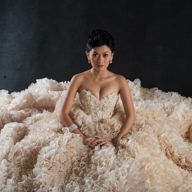 Filipino fashion designers and their phenomenal wedding gowns worn by  celebrities | GMA Entertainment
